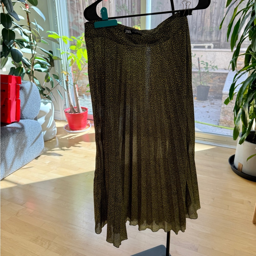 Zara Pleated Skirt with Subtle Dot Print